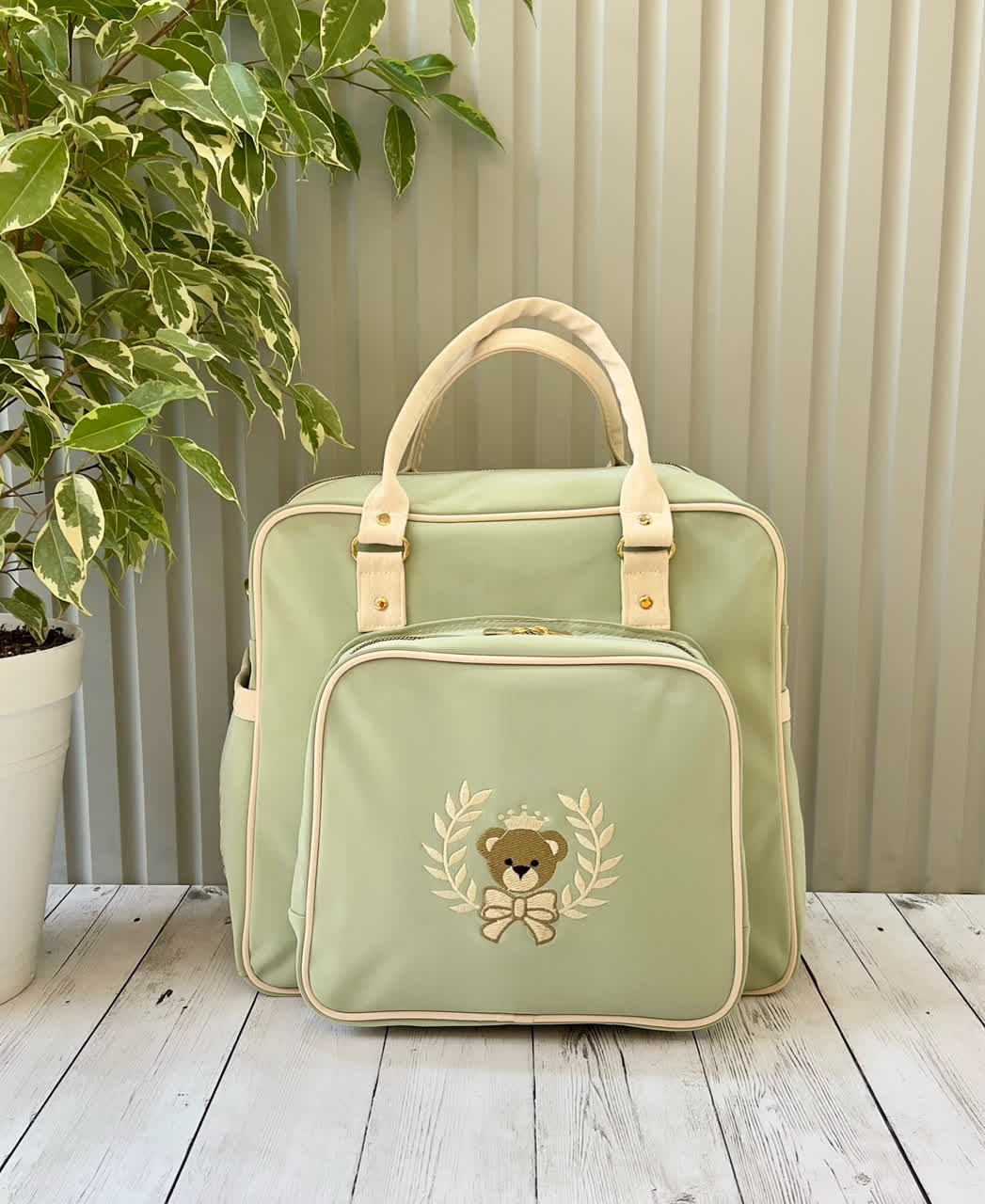 photo_۲۰۲۵-۱۰-۱۰_۱۴-۱۰-۰۶ (2) ساک کوله ای تدی چرم خرس گلدوزی سبز - Image 1