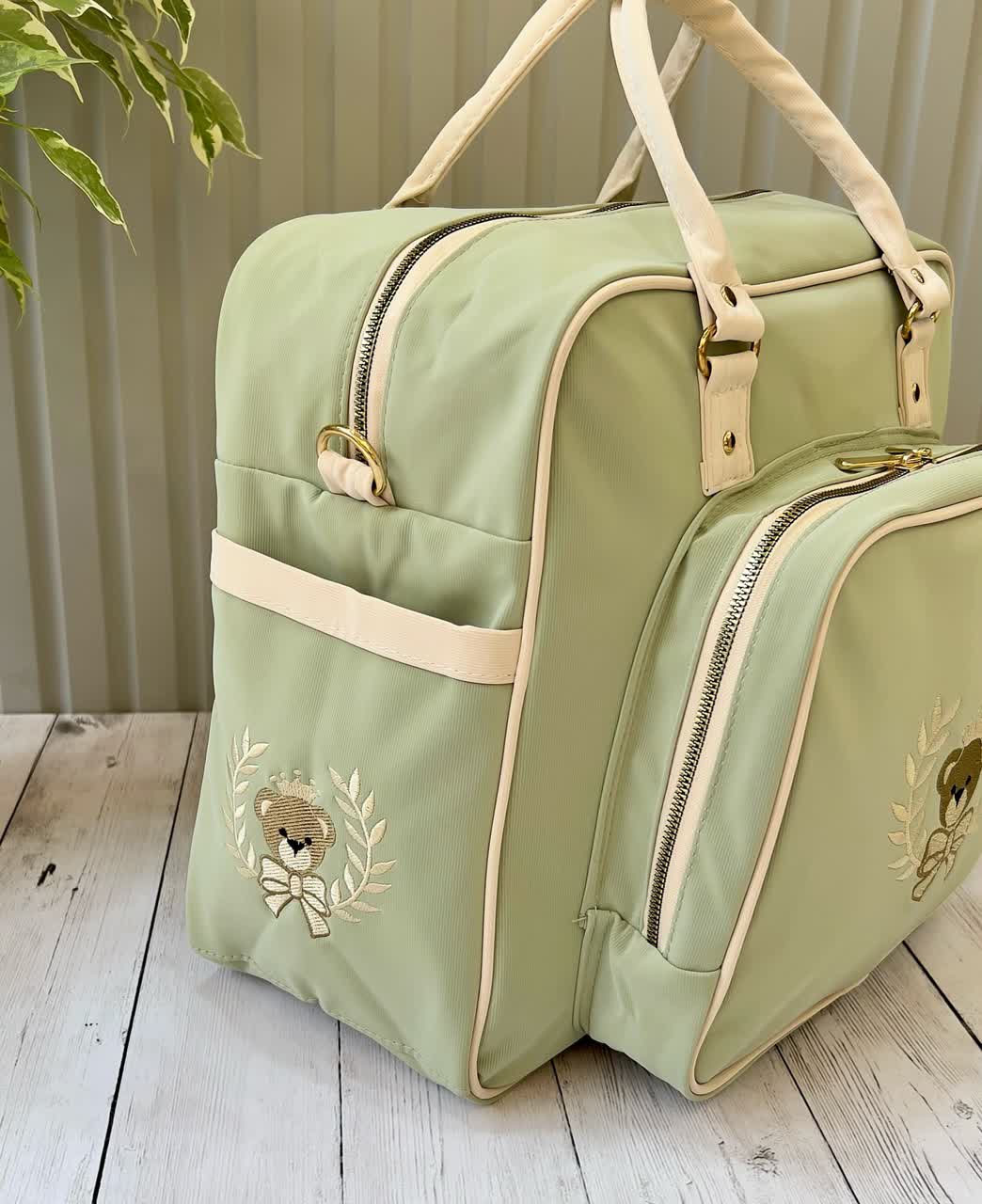 photo_۲۰۲۵-۱۰-۱۰_۱۴-۱۰-۰۶ ساک کوله ای تدی چرم خرس گلدوزی سبز - Image 3