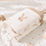 پتو دورپیچ موسلین طرحدار کرم
